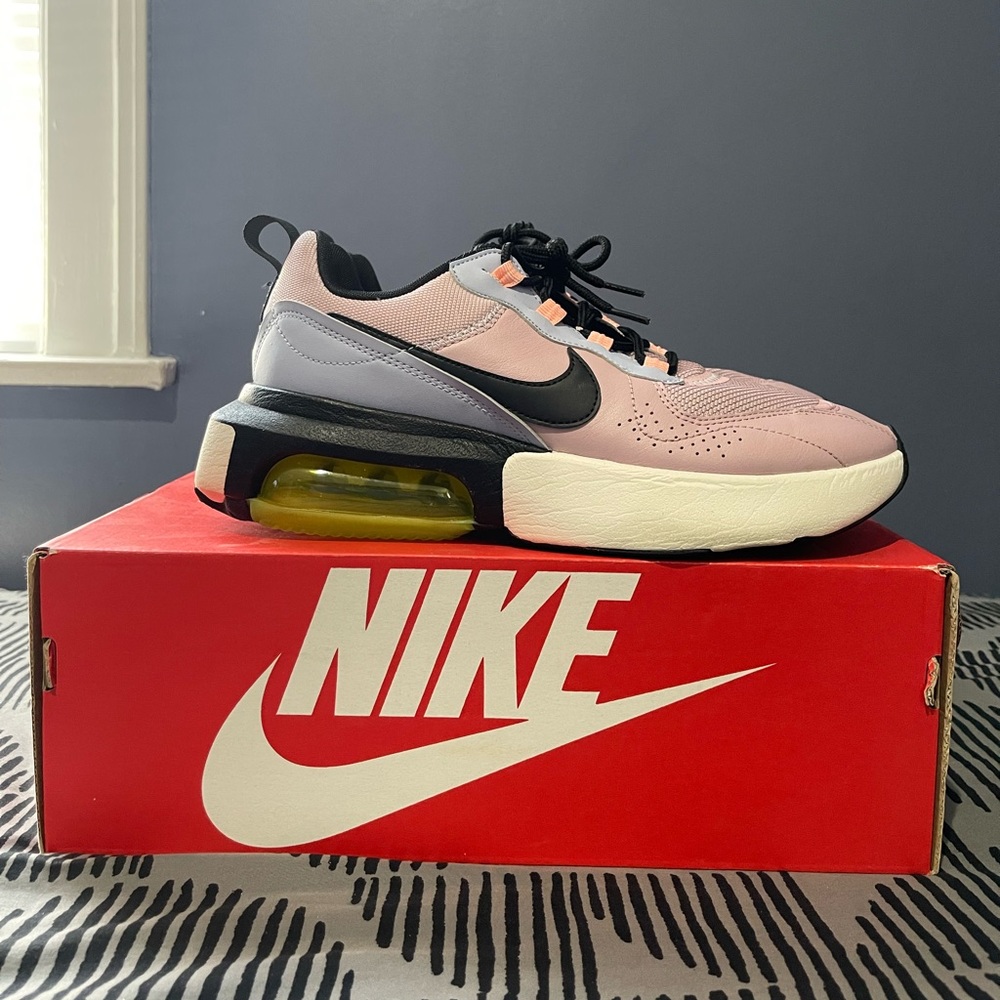 Nike Women’s Air Max Verona Pink-Size 9